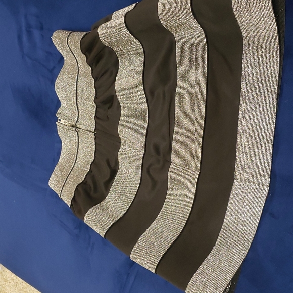 Black and silver skirt size large - Picture 2 of 3